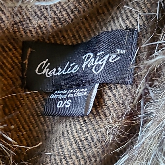 ⭐ $5 Fuzzy Faux Fur-Lined Poncho/Cape With Button and Tassels One Size Fits Most - Picture 7 of 9